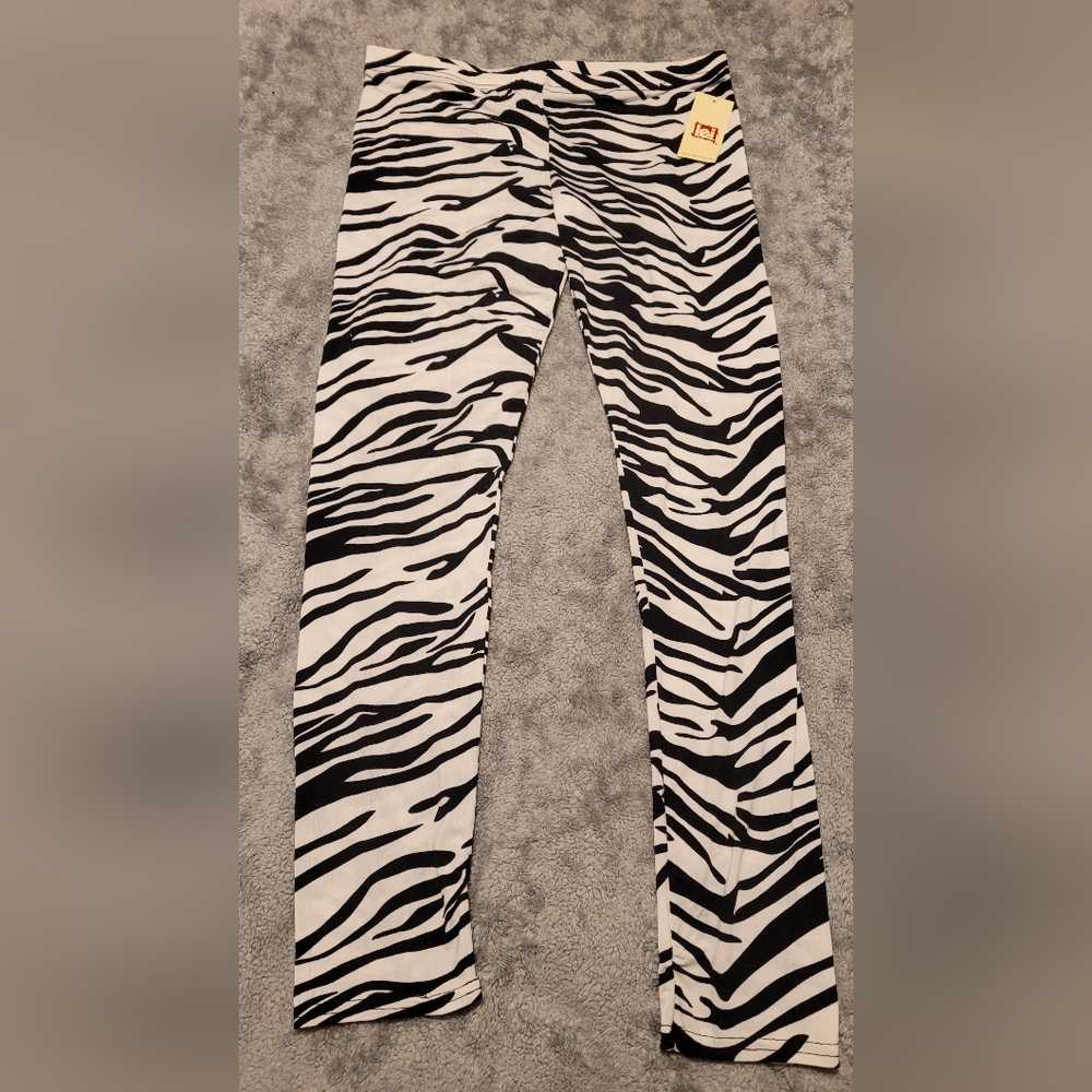 NWT Girls L.E.I Zebra yoga pants